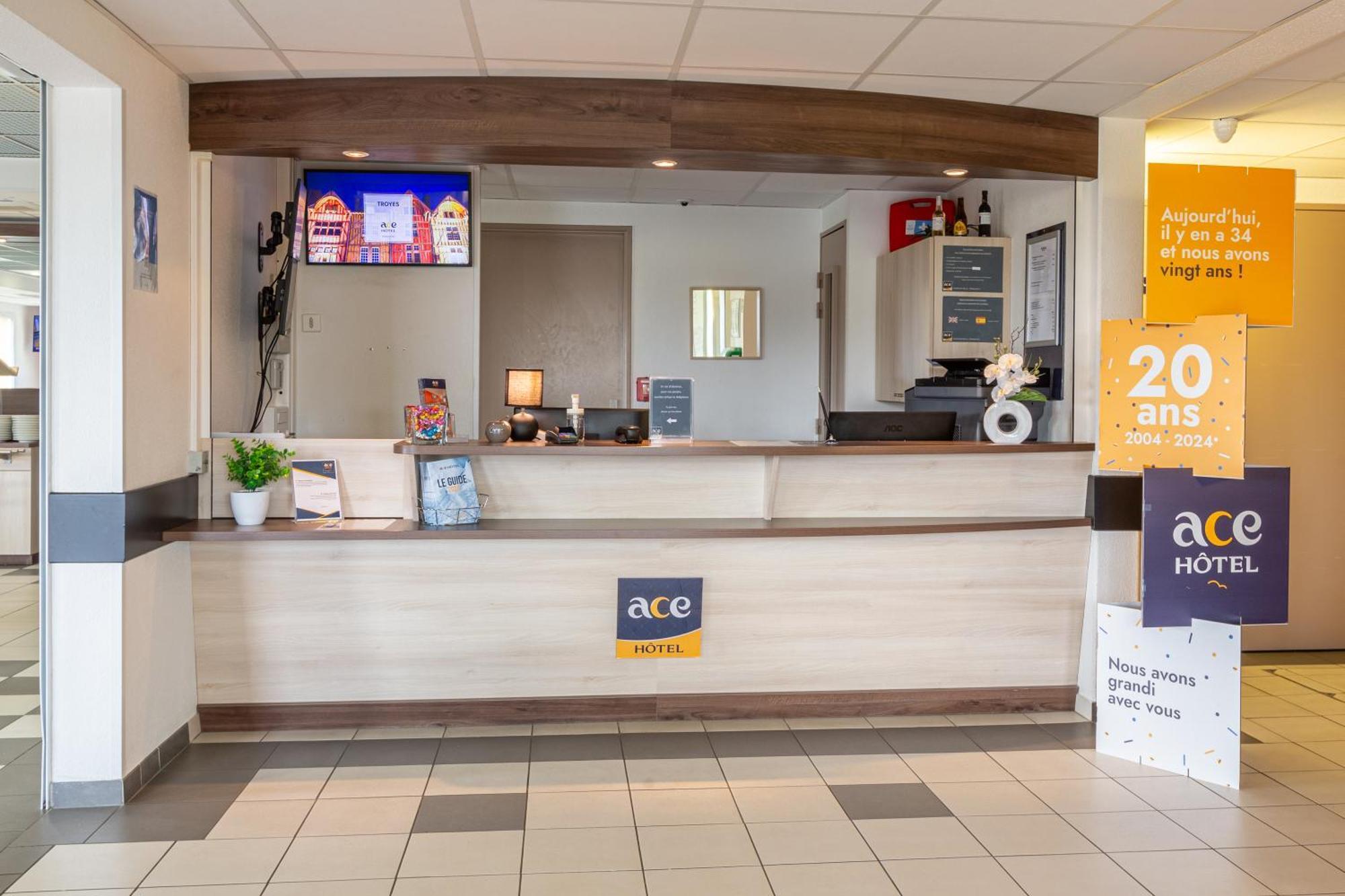 Ace Hotel Chateauroux Deols Exterior foto